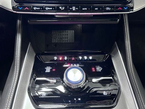 New 2026 Jeep Grand Wagoneer 4WD image 17