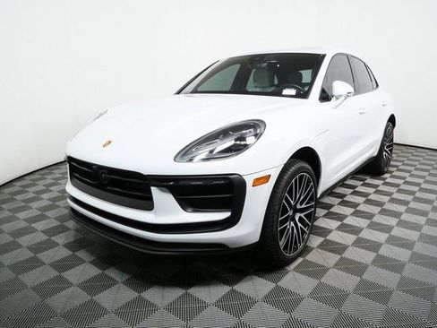 Certified 2024 Porsche Macan image 1