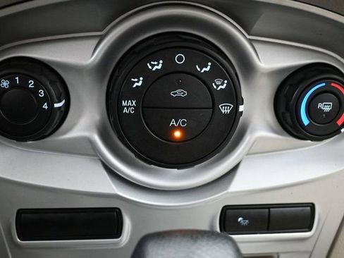 Used 2018 Ford Fiesta SE image 21