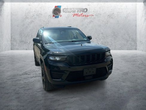 Used 2023 Jeep Grand Cherokee Altitude image 8