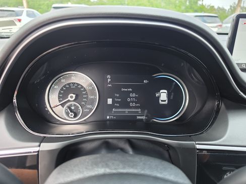 Used 2025 Genesis GV70 2.5T AWD/4WD image 37