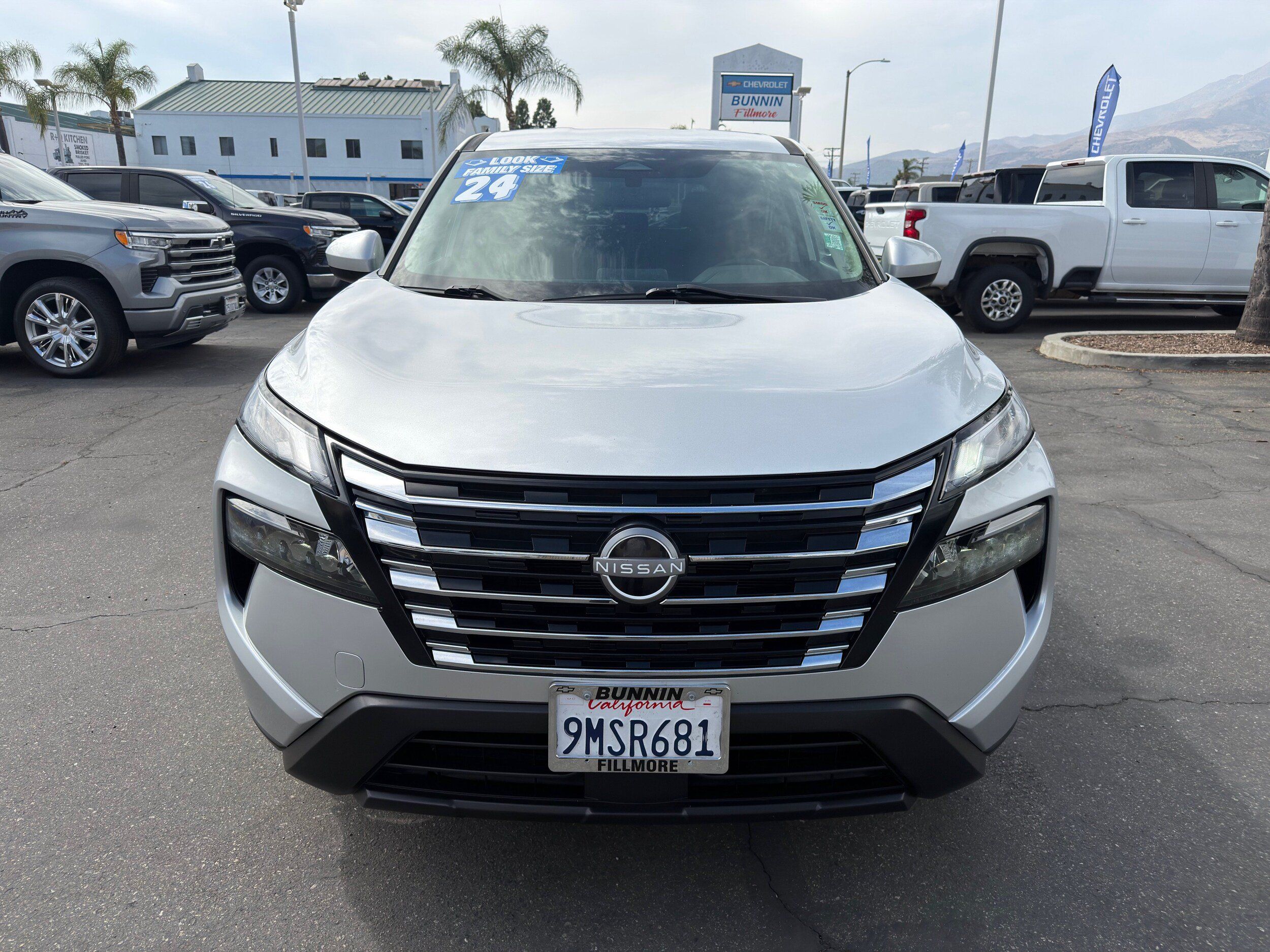 Used 2024 Nissan Rogue SV AWD/4WD image 3