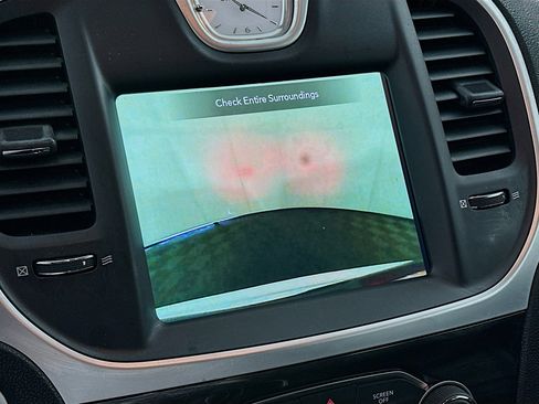 Used 2022 Chrysler 300 Touring w/ Sport Appearance Package image 21