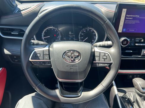 Used 2023 Toyota Highlander XSE FWD image 17