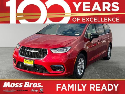 New 2026 Chrysler Pacifica Select image 1