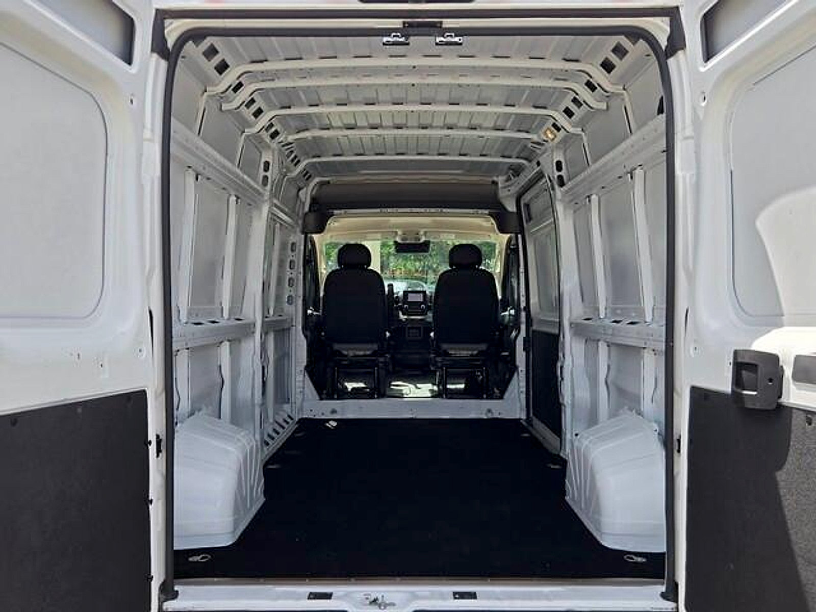 Used 2023 RAM ProMaster 2500 FWD image 12