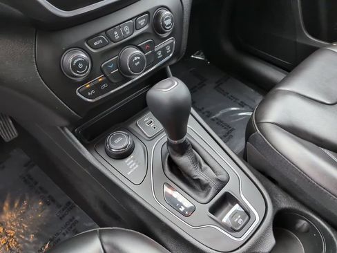 Used 2021 Jeep Cherokee Latitude Plus image 21