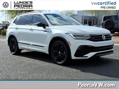 Certified 2022 Volkswagen Tiguan SE R-Line image 1