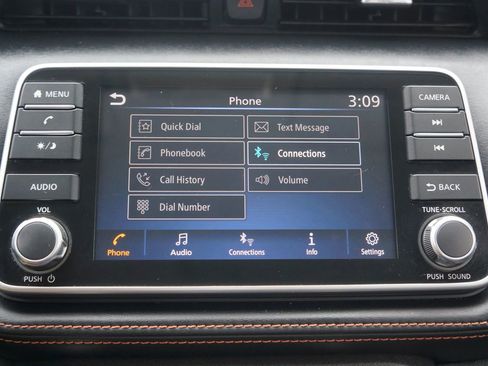 Used 2019 Nissan Kicks SR w/ SR Premium Package FWD image 38