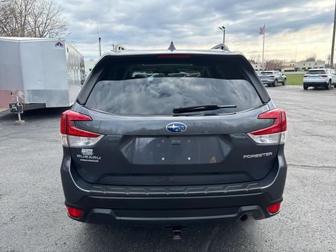 Used 2022 Subaru Forester Premium AWD/4WD image 4