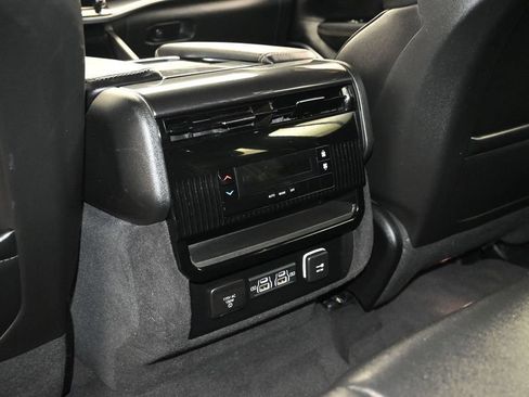 Used 2024 Jeep Wagoneer 4WD w/ Premium Group I image 18