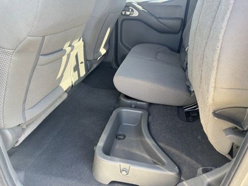 Used 2019 Nissan Frontier SV image 24