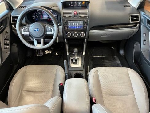 Used 2017 Subaru Forester 2.5i Limited image 3