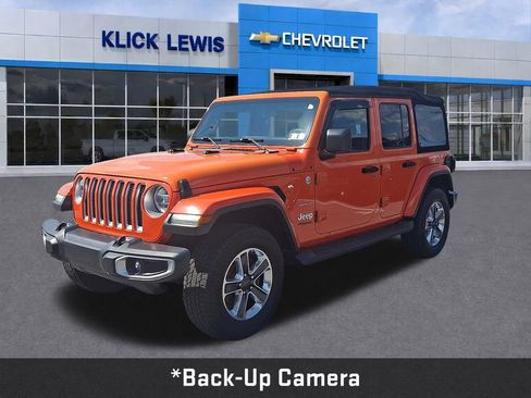 Used 2018 Jeep Wrangler Unlimited Sahara AWD/4WD image 3