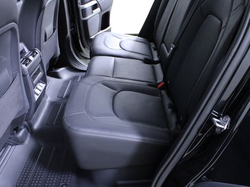 Used 2024 Land Rover Defender 110 S image 10