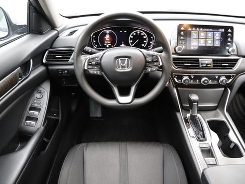 Used 2018 Honda Accord EX image 17