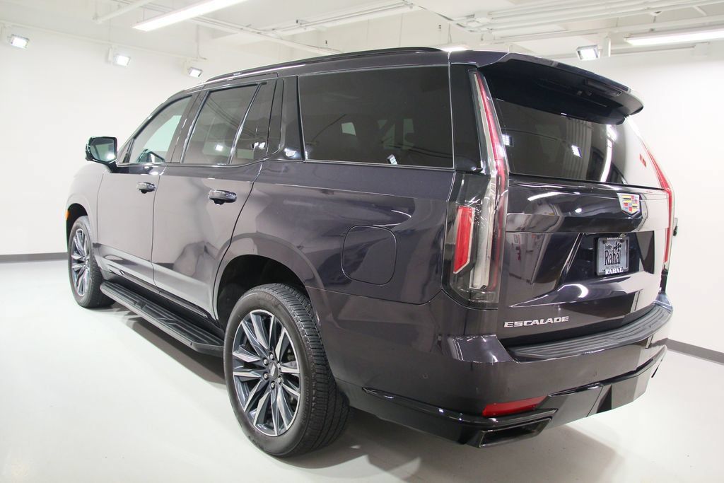 Used 2022 Cadillac Escalade Sport w/ LPO, Floor Liner Package AWD/4WD image 16