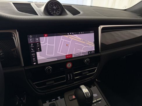 Certified 2022 Porsche Macan GTS image 23