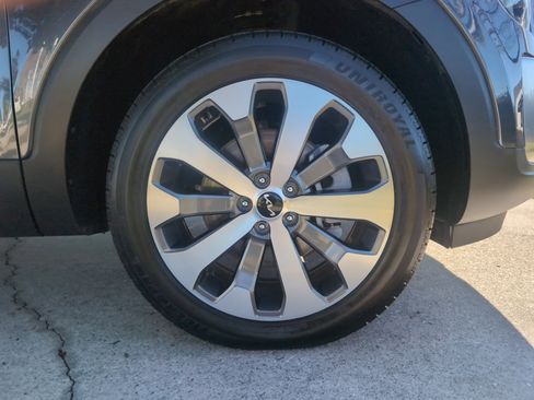 Used 2022 Kia Telluride EX w/ EX Premium Package image 13