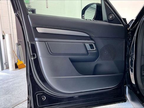 Used 2022 Land Rover Discovery S R-Dynamic image 23