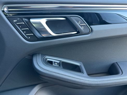 New 2026 Porsche Macan image 19