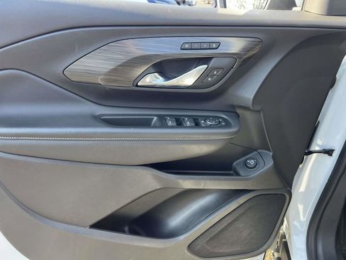 Used 2023 GMC Terrain SLT image 23