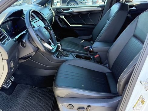 Used 2023 Volkswagen Tiguan SE R-Line image 13