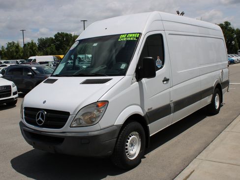 Used 2011 Mercedes-Benz Sprinter 2500 image 3