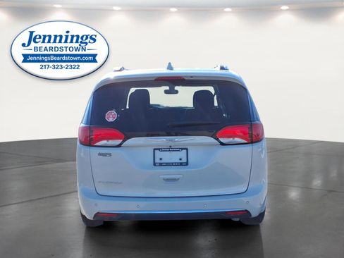 Used 2019 Chrysler Pacifica Touring-L Plus image 4