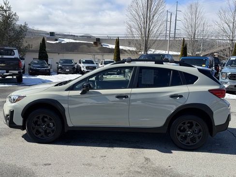 Used 2023 Subaru Crosstrek 2.0i Premium w/ Popular Package #3 image 8