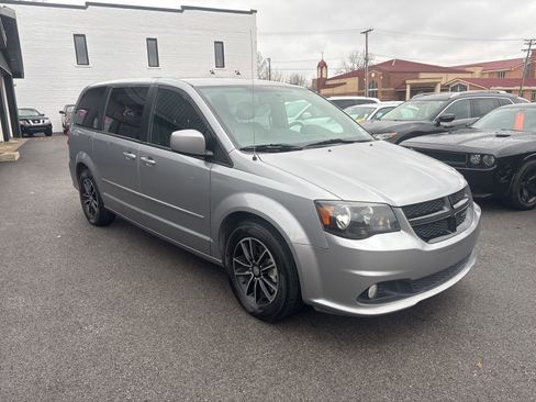 Used 2016 Dodge Grand Caravan SXT image 6