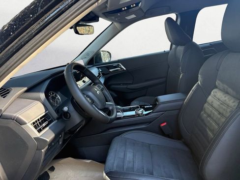 New 2026 Mitsubishi Outlander SE image 10