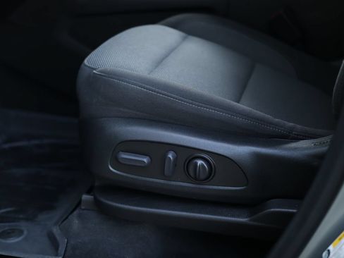 Used 2023 Chevrolet Traverse LT FWD image 22