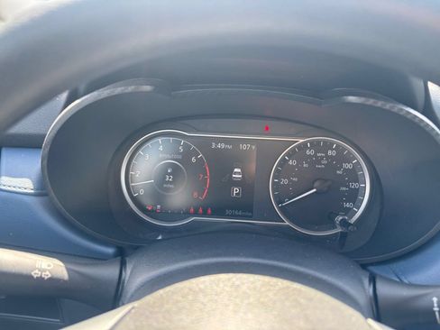 Used 2025 Nissan Versa SV FWD image 37