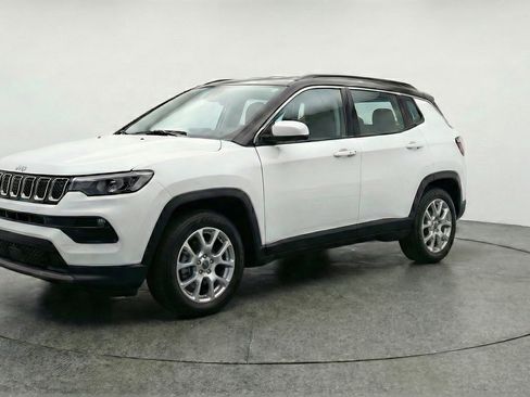 Used 2025 Jeep Compass Limited image 3