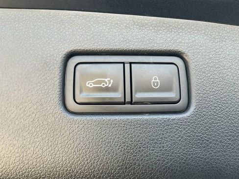 Used 2025 Genesis GV70 2.5T AWD/4WD image 19