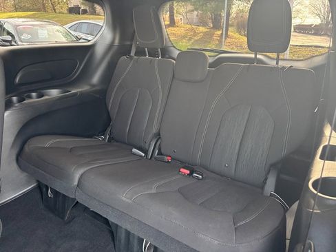 Used 2020 Chrysler Pacifica Touring w/ Advanced Safetytec Group image 30