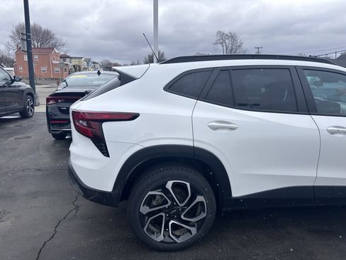 Used 2024 Chevrolet Trax RS w/ Driver Confidence Package image 15