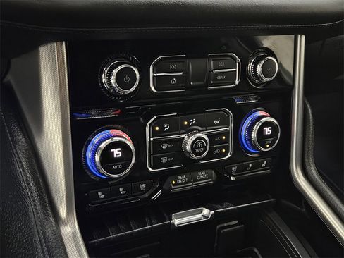 Used 2021 GMC Yukon Denali w/ Denali Premium Package image 15