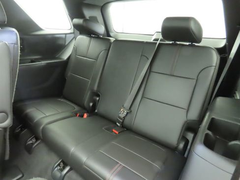 Used 2023 Chevrolet Traverse RS w/ LPO, Roadside Safety Package image 23