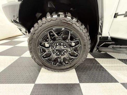 Used 2024 GMC Hummer EV 3X AWD/4WD image 12