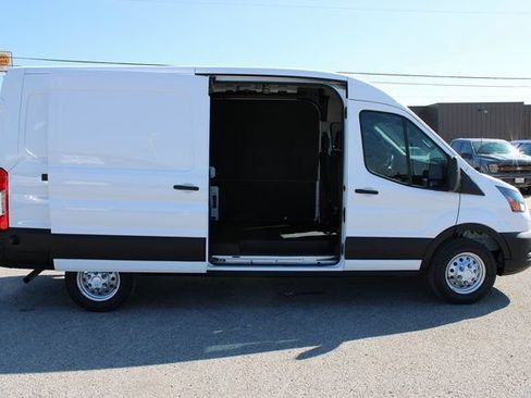 New 2026 Ford Transit 250 148 Medium Roof w/ Load Area Protection Package RWD image 4