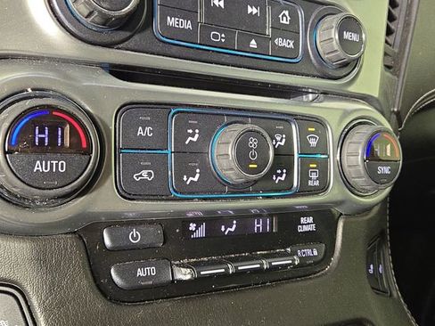 Used 2018 Chevrolet Suburban LT image 20