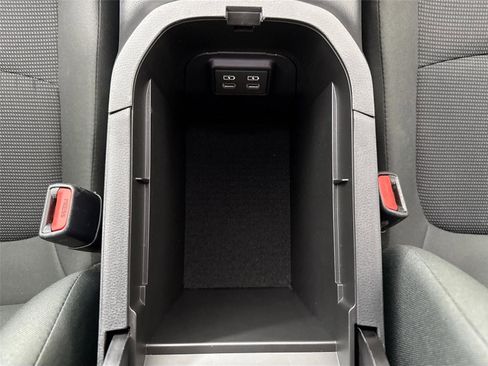 Certified 2025 Toyota RAV4 LE FWD image 32