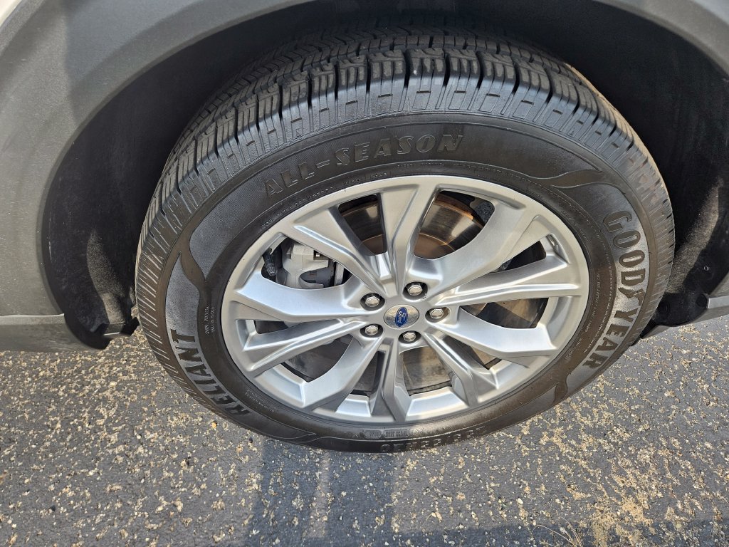Used 2021 Ford Explorer XLT w/ Equipment Group 202A RWD image 12