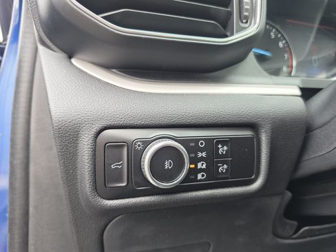 Used 2023 Ford Explorer XLT w/ Equipment Group 202A AWD/4WD image 17