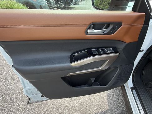 Used 2025 Nissan Pathfinder Platinum w/ Cargo Package FWD image 14