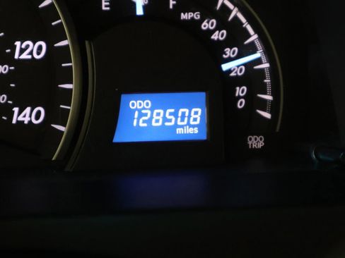 Used 2012 Toyota Camry LE image 34