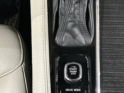 Used 2020 Volvo XC90 T5 Momentum w/ Protection Package Premier AWD/4WD image 93