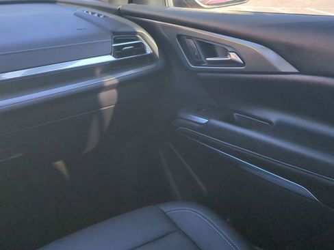 Used 2025 Chevrolet Traverse LT image 21